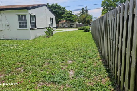 Casa en alquiler en Hollywood, Florida, 2 dormitorios, 116.13 m2 № 2001804 - foto 9