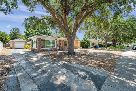 House in Saint Petersburg, Florida 3 bedrooms, 100.33 sq.m. № 1751191 - photo 25