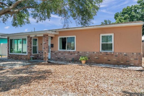 House in Saint Petersburg, Florida 3 bedrooms, 100.33 sq.m. № 1751191 - photo 27