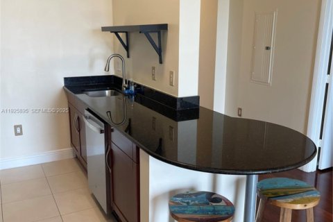 Copropriété à louer à Miami, Floride: 1 chambre, 72.46 m2 № 1984436 - photo 3