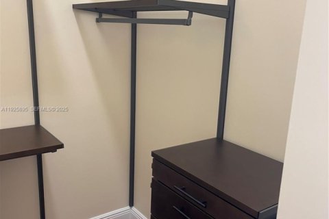 Copropriété à louer à Miami, Floride: 1 chambre, 72.46 m2 № 1984436 - photo 9