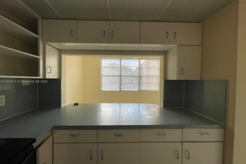 Condo in Davie, Florida, 2 bedrooms  № 1875531 - photo 12