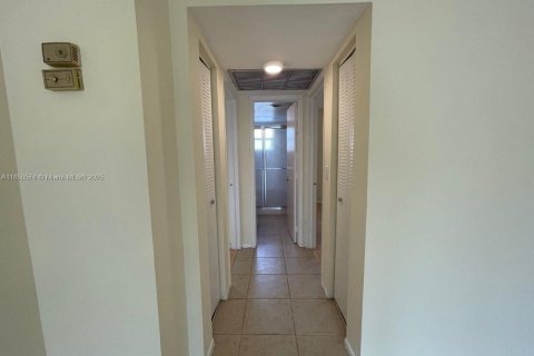 Condo in Davie, Florida, 2 bedrooms  № 1875531 - photo 13