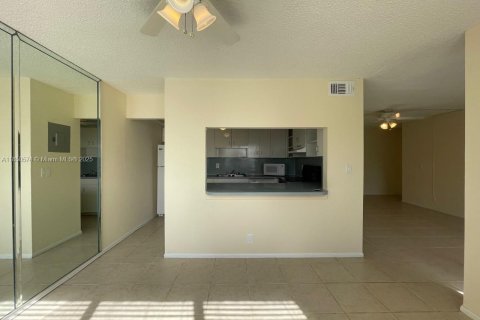 Condo in Davie, Florida, 2 bedrooms  № 1875531 - photo 7