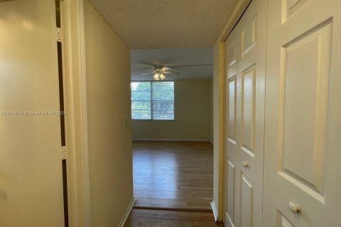 Condo in Davie, Florida, 2 bedrooms  № 1875531 - photo 20