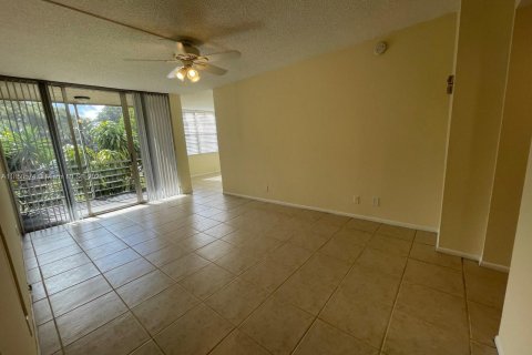 Condo in Davie, Florida, 2 bedrooms  № 1875531 - photo 1