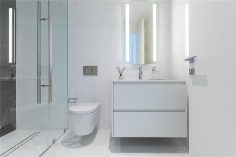 Condominio en alquiler en Miami, Florida, 4 dormitorios, 299.61 m2 № 1857528 - foto 27