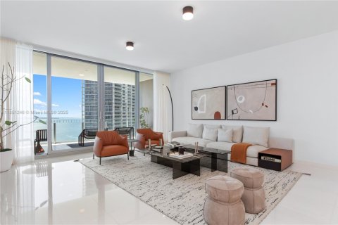 Condominio en alquiler en Miami, Florida, 4 dormitorios, 299.61 m2 № 1857528 - foto 10