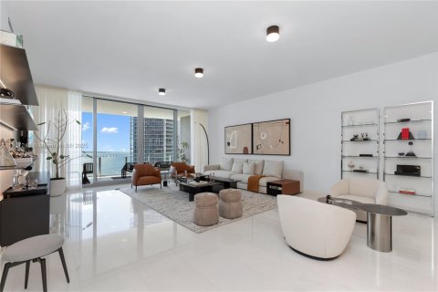 Condominio en alquiler en Miami, Florida, 4 dormitorios, 299.61 m2 № 1857528 - foto 6