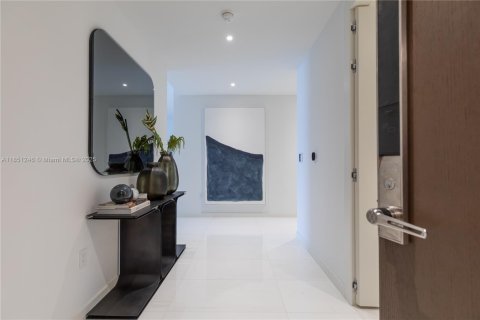 Condominio en alquiler en Miami, Florida, 4 dormitorios, 299.61 m2 № 1857528 - foto 13