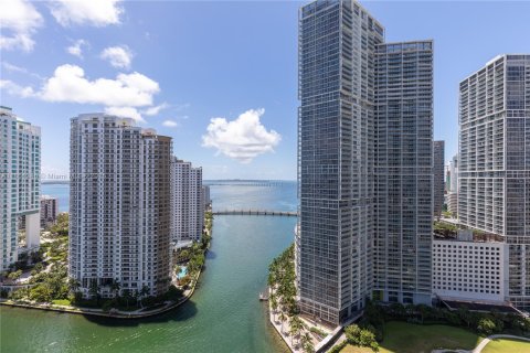 Condominio en alquiler en Miami, Florida, 4 dormitorios, 299.61 m2 № 1857528 - foto 18