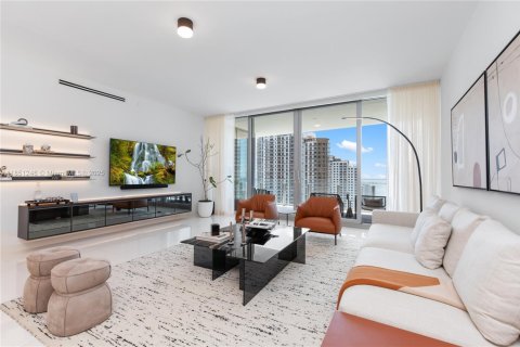 Condominio en alquiler en Miami, Florida, 4 dormitorios, 299.61 m2 № 1857528 - foto 2
