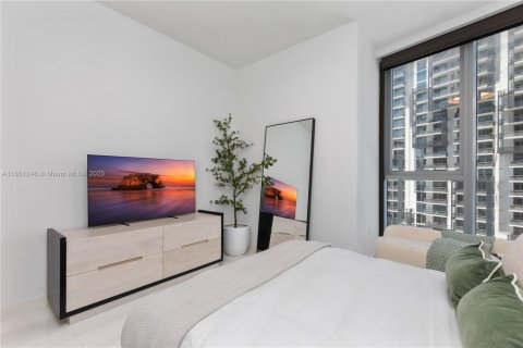 Condominio en alquiler en Miami, Florida, 4 dormitorios, 299.61 m2 № 1857528 - foto 5