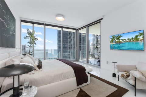 Condominio en alquiler en Miami, Florida, 4 dormitorios, 299.61 m2 № 1857528 - foto 17