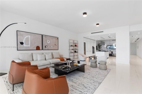 Condominio en alquiler en Miami, Florida, 4 dormitorios, 299.61 m2 № 1857528 - foto 29