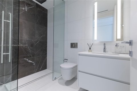 Condominio en alquiler en Miami, Florida, 4 dormitorios, 299.61 m2 № 1857528 - foto 26