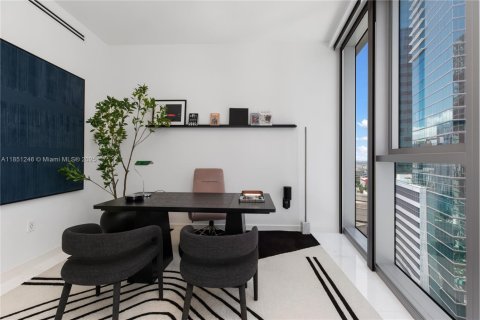 Condominio en alquiler en Miami, Florida, 4 dormitorios, 299.61 m2 № 1857528 - foto 16