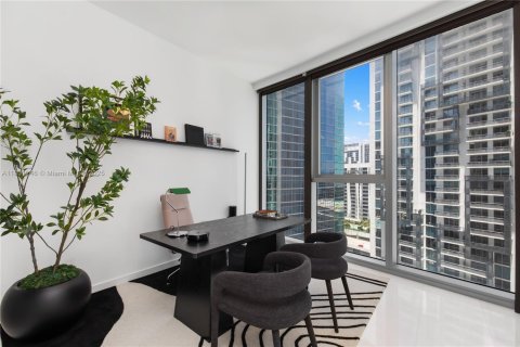 Condominio en alquiler en Miami, Florida, 4 dormitorios, 299.61 m2 № 1857528 - foto 3