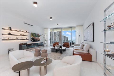 Condominio en alquiler en Miami, Florida, 4 dormitorios, 299.61 m2 № 1857528 - foto 11
