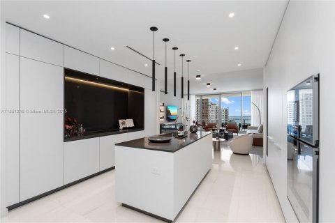 Condominio en alquiler en Miami, Florida, 4 dormitorios, 299.61 m2 № 1857528 - foto 23