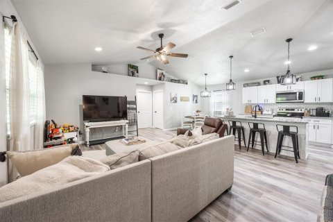 House in High Springs, Florida 3 bedrooms, 120.77 sq.m. № 1876137 - photo 3