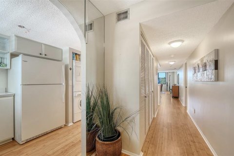 Condo in Sarasota, Florida, 2 bedrooms  № 2149224 - photo 3