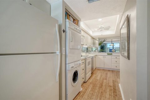 Condo in Sarasota, Florida, 2 bedrooms  № 2149224 - photo 21
