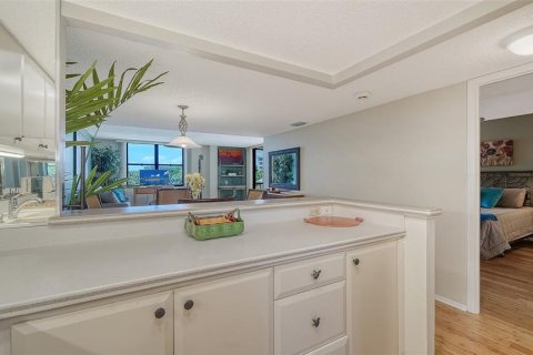 Condo in Sarasota, Florida, 2 bedrooms  № 2149224 - photo 22