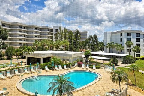 Condo in Sarasota, Florida, 2 bedrooms  № 2149224 - photo 11