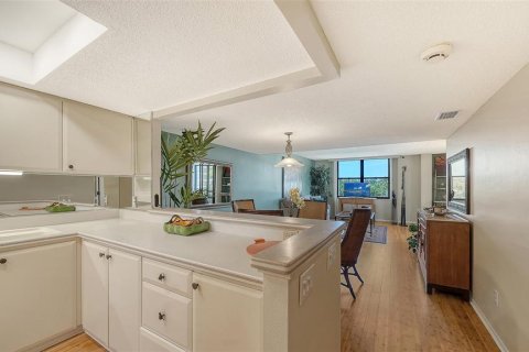Condo in Sarasota, Florida, 2 bedrooms  № 2149224 - photo 4