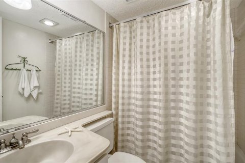 Condo in Sarasota, Florida, 2 bedrooms  № 2149224 - photo 29
