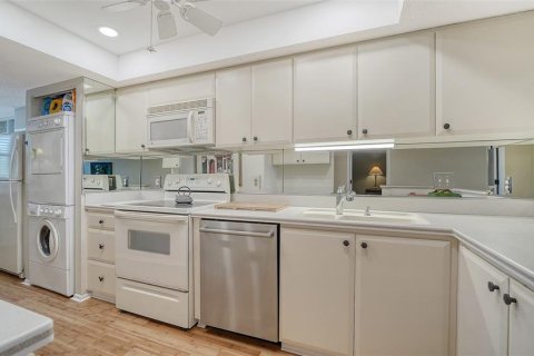 Condo in Sarasota, Florida, 2 bedrooms  № 2149224 - photo 18