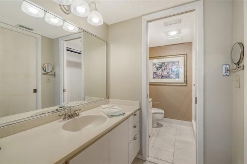 Condo in Sarasota, Florida, 2 bedrooms  № 2149224 - photo 25