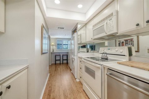 Condo in Sarasota, Florida, 2 bedrooms  № 2149224 - photo 19