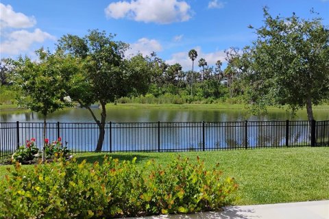House in Bradenton, Florida 5 bedrooms, 226.59 sq.m. № 1785227 - photo 2
