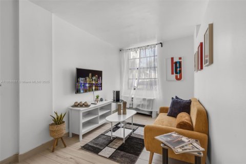 Copropriété à vendre à Miami Beach, Floride: 1 chambre, 38.09 m2 № 1865553 - photo 11