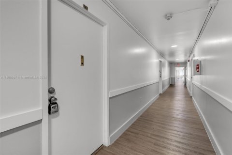 Copropriété à vendre à Miami Beach, Floride: 1 chambre, 38.09 m2 № 1865553 - photo 14