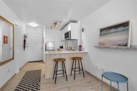 Copropriété à vendre à Miami Beach, Floride: 1 chambre, 38.09 m2 № 1865553 - photo 2