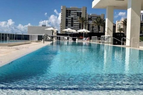 Condominio en alquiler en Hallandale Beach, Florida, 1 dormitorio, 78.41 m2 № 1937618 - foto 5