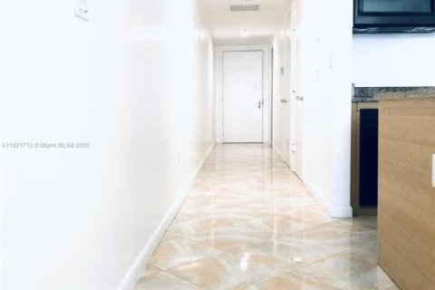 Condominio en alquiler en Hallandale Beach, Florida, 1 dormitorio, 78.41 m2 № 1937618 - foto 7