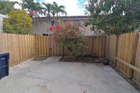 Adosado en venta en Miami, Florida, 3 dormitorios, 117.99 m2 № 2047383 - foto 12