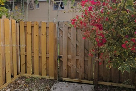 Adosado en venta en Miami, Florida, 3 dormitorios, 117.99 m2 № 2047383 - foto 14