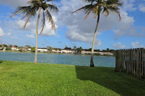 Adosado en venta en Miami, Florida, 3 dormitorios, 117.99 m2 № 2047383 - foto 28