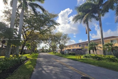 Adosado en venta en Miami, Florida, 3 dormitorios, 117.99 m2 № 2047383 - foto 26