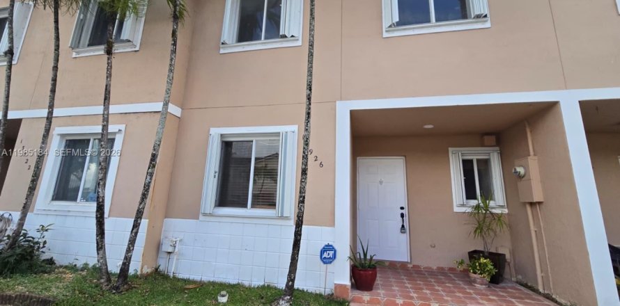 Adosado en Miami, Florida 3 dormitorios, 117.99 m2 № 2047383