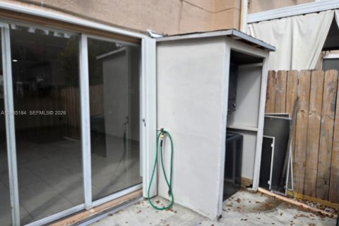 Adosado en venta en Miami, Florida, 3 dormitorios, 117.99 m2 № 2047383 - foto 15