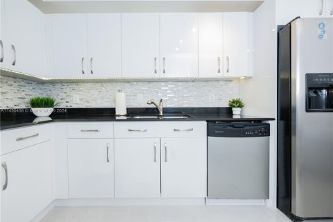 Copropriété à louer à Hollywood, Floride: 2 chambres, 108.97 m2 № 2037758 - photo 20