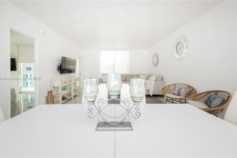 Copropriété à louer à Hollywood, Floride: 2 chambres, 108.97 m2 № 2037758 - photo 10