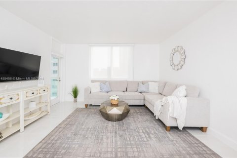 Copropriété à louer à Hollywood, Floride: 2 chambres, 108.97 m2 № 2037758 - photo 3