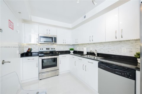 Copropriété à louer à Hollywood, Floride: 2 chambres, 108.97 m2 № 2037758 - photo 17